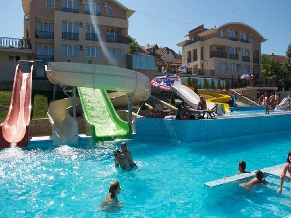 Sunny Hill Apartments & Aqua Park Vrnjačka Banja Exterior foto